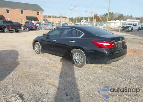 2017 Nissan Altima 2.5 S z USA, uszkodzony, nr VIN 1N4AL3AP3HC186013